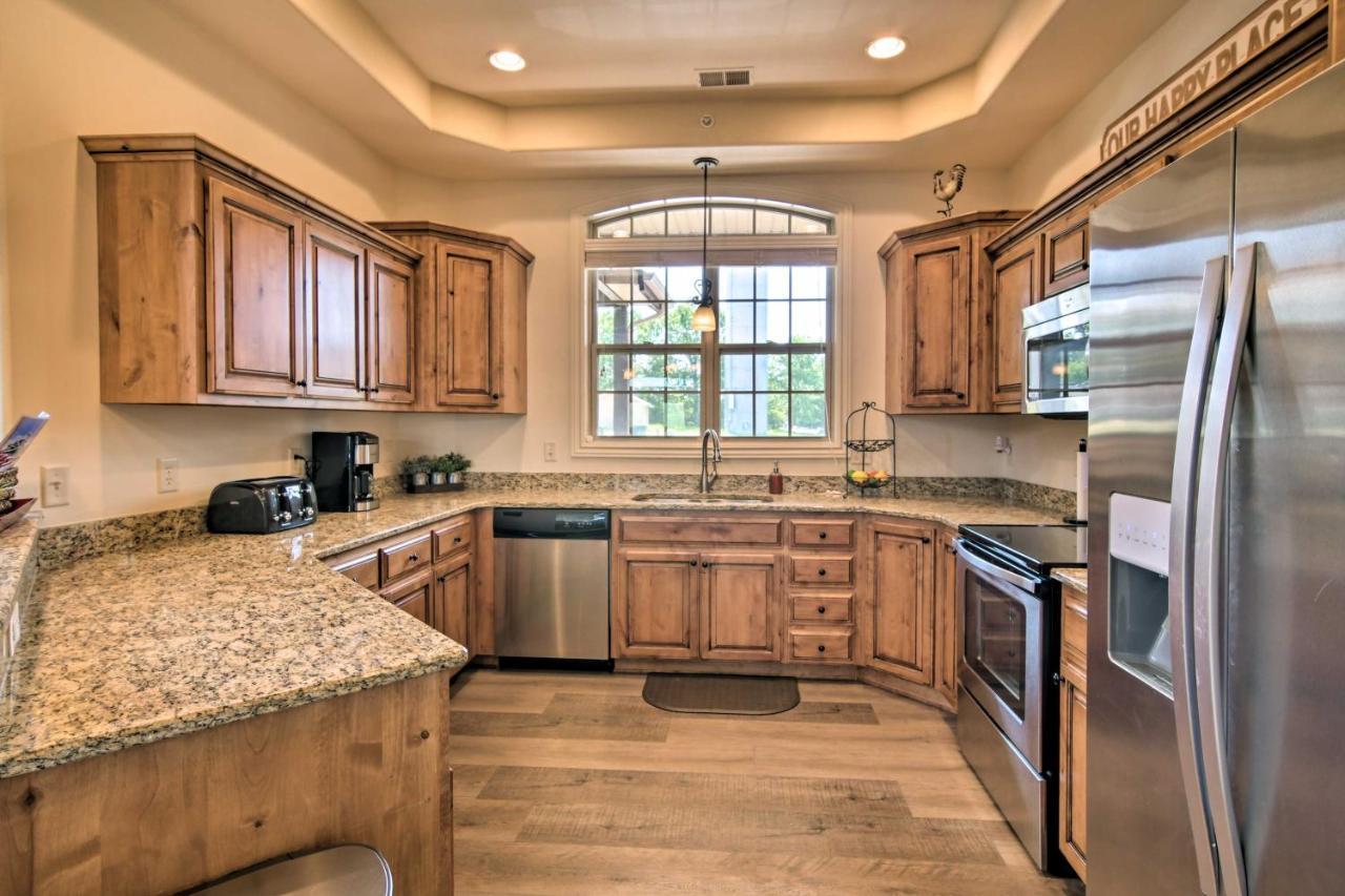 Apartamento Luxe Branson Retreat With Mtn Views And Pool Access! Exterior foto